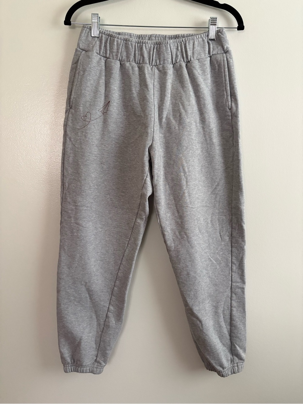 Pact Airplane Collection Joggers Grey Embroidered Paper Airplane Heart Size S - Picture 1 of 12